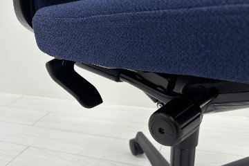 オカムラ 中古 チェア 2016年製 エスクード ESCUDO(エスクード)シリーズ 中古オフィス家具 肘無 ハイバック ブルーの画像