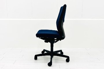 オカムラ 中古 チェア 2016年製 エスクード ESCUDO(エスクード)シリーズ 中古オフィス家具 肘無 ハイバック ブルーの画像
