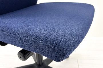 オカムラ 中古 チェア 2016年製 エスクード ESCUDO(エスクード)シリーズ 中古オフィス家具 肘無 ハイバック ブルーの画像