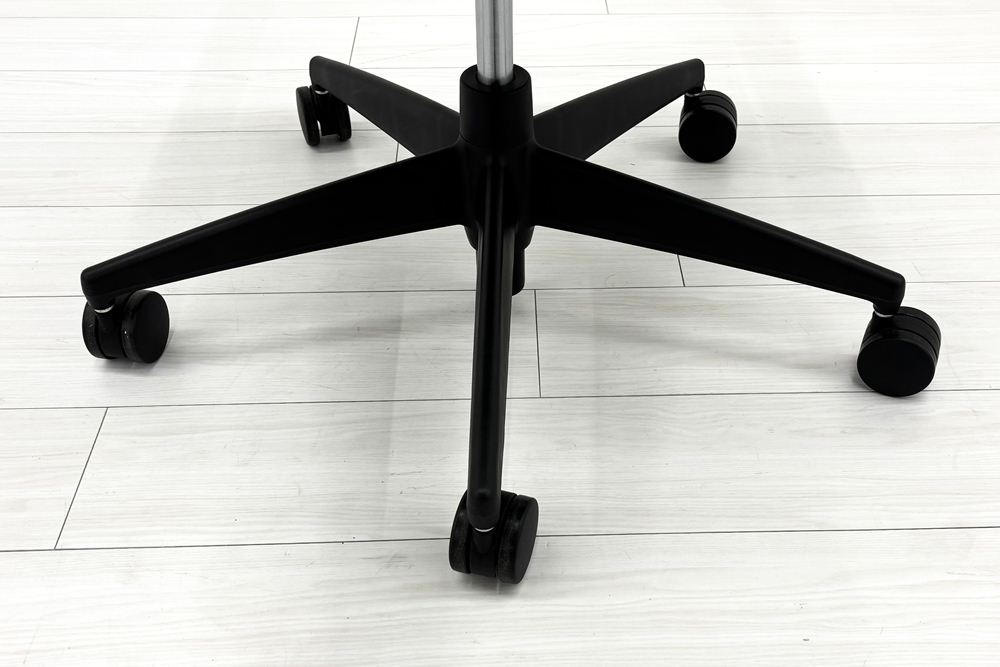 コクヨ ウィザードチェア 中古 2022年製 リング肘 ウィザード3 ローバック 中古オフィス家具 KOKUYO Wizard ブルーの画像
