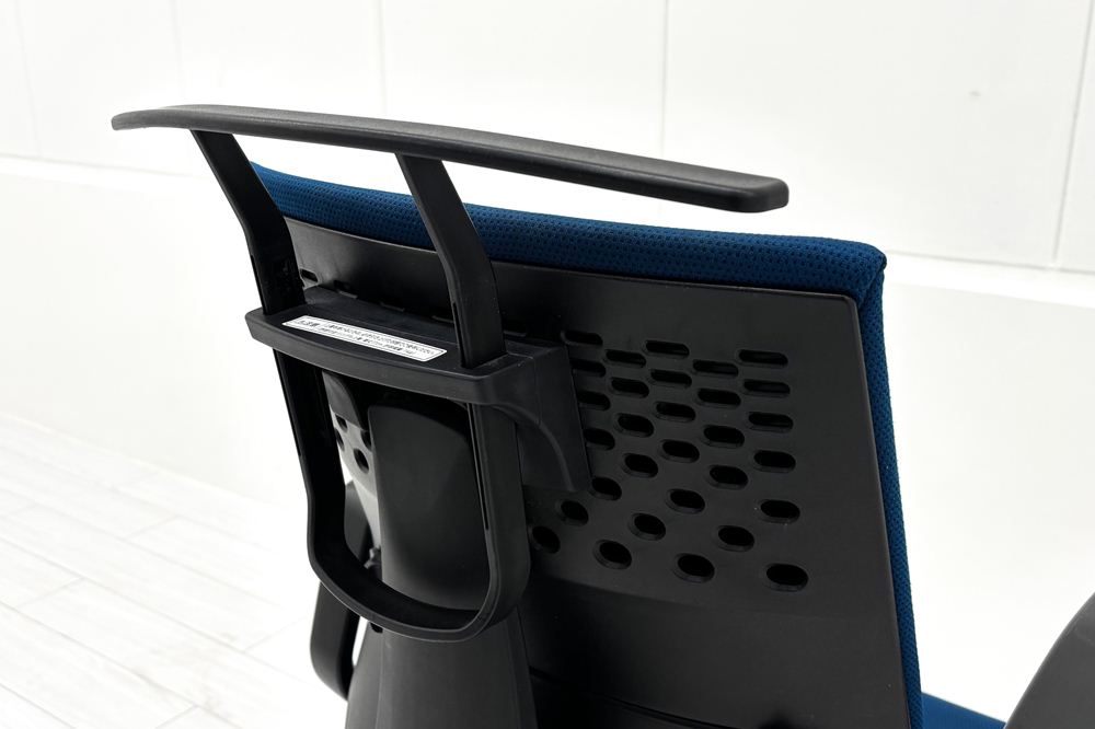 コクヨ ウィザードチェア 中古 2022年製 リング肘 ウィザード3 ローバック 中古オフィス家具 KOKUYO Wizard ブルーの画像