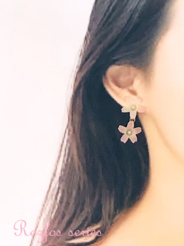 ２連の桜ピアス(イヤリング)の画像