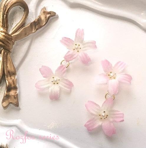 ２連の桜ピアス(イヤリング)の画像