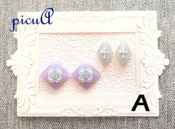 小さなきらめきのレジン製ピアス（イヤリング）＊15展開＊の画像