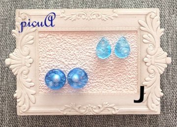 小さなきらめきのレジン製ピアス（イヤリング）＊15展開＊の画像