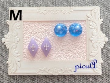 小さなきらめきのレジン製ピアス（イヤリング）＊15展開＊の画像