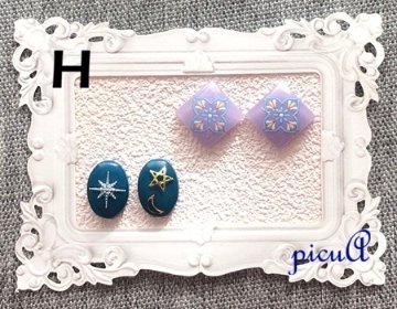 小さなきらめきのレジン製ピアス（イヤリング）＊15展開＊の画像