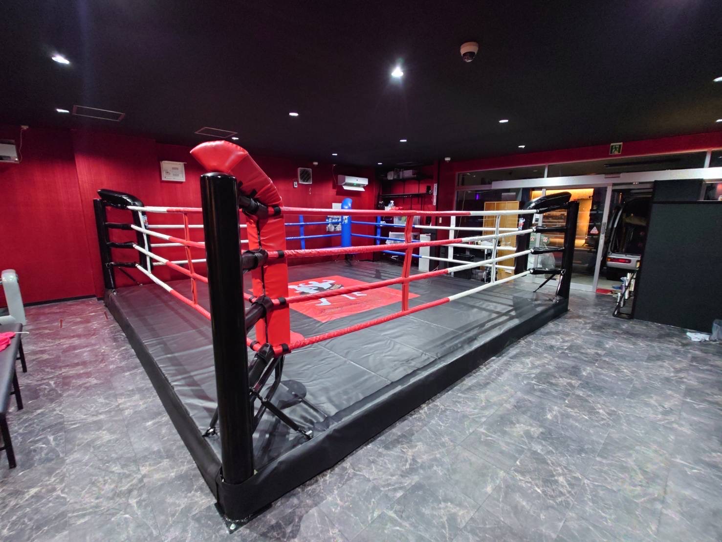 ボクシング・キックボクシングリング　4m×4m平置き型（サイズ、カラー変更可。ロゴ入れ可）｜remeister
