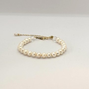 淡水パールと天然水晶の上品なブレスレット｜大人の女性のための天然石ジュエリーの画像
