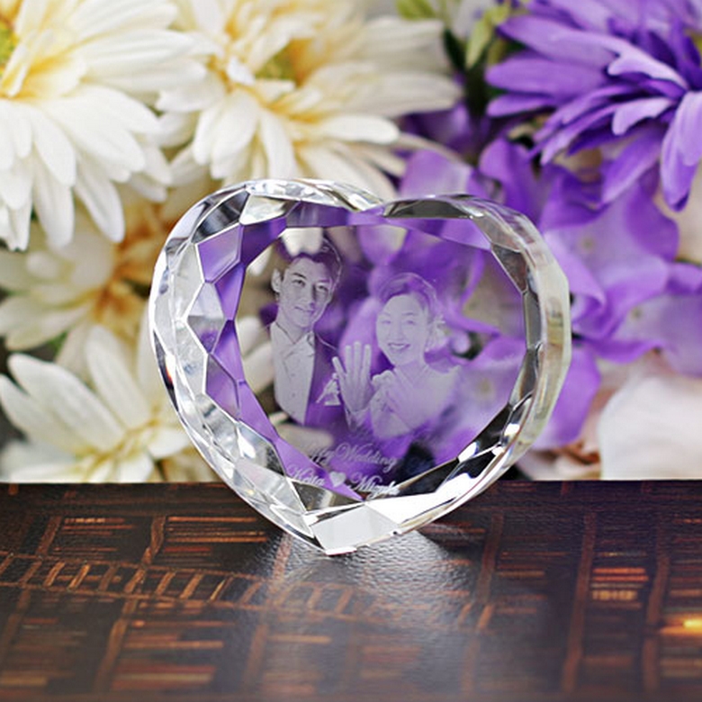 【送料無料】 クリスタル ダイヤハート オーダーメイド 写真加工 彫刻 カラー印刷 ブライダル ウェディング 結婚祝い 結婚記念 出産祝い 還暦祝い ペットの画像