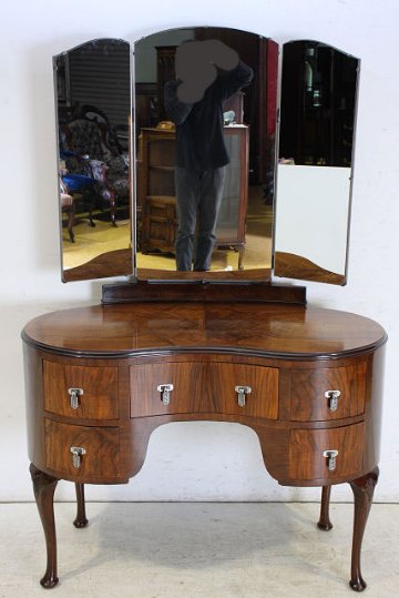 ds-1　1930年代イギリス製アンティーク　クイーンアン様式　ウォルナット　キドニー　トリプルミラー　ドレッサー　ドレッシングテーブル　鏡台　三面鏡画像