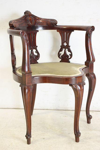ac-7　1890年代イギリス製アンティーク　ヴィクトリアン　ウォルナット　彫刻　コーナーチェア　肘掛椅子