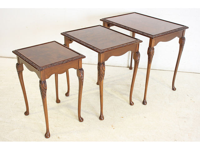 nt-1　1960年代イギリス製アンティーク　ウォルナット　ネストテーブル　3段テーブル　サイドテーブル画像