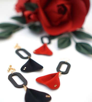 パリコレクション2024　花びらピアス＆イヤリング（両耳）の画像