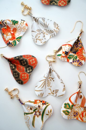 和紙の花びらピアス＆イヤリング（両耳用）｜MICOHANA by SuperFlowerの画像