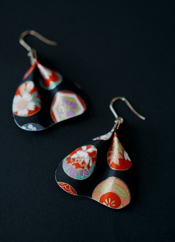 和紙の花びらピアス＆イヤリング（両耳用）｜MICOHANA by SuperFlowerの画像