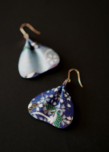 和紙の花びらピアス＆イヤリング（両耳用）｜MICOHANA by SuperFlowerの画像