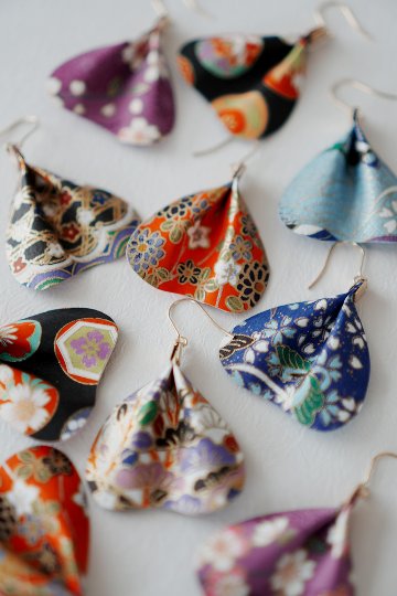 和紙の花びらピアス＆イヤリング（両耳用）｜MICOHANA by SuperFlowerの画像