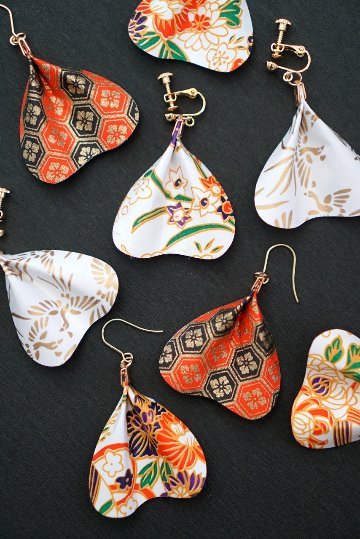 和紙の花びらピアス＆イヤリング（両耳用）｜MICOHANA by SuperFlowerの画像