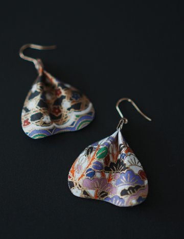 和紙の花びらピアス＆イヤリング（両耳用）｜MICOHANA by SuperFlowerの画像