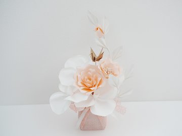 華 -HANA-｜胡蝶蘭と薔薇が織りなす優美なアレンジの画像