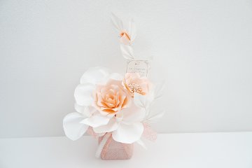 華 -HANA-｜胡蝶蘭と薔薇が織りなす優美なアレンジの画像