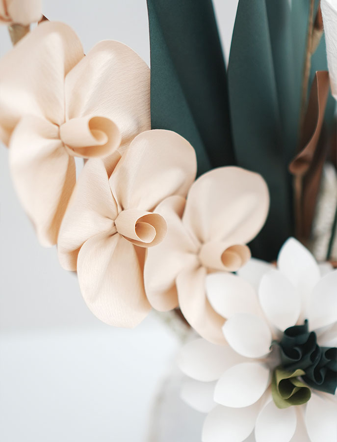 凛華 -RINKA-｜白の気品と調和のアレンジメントの画像