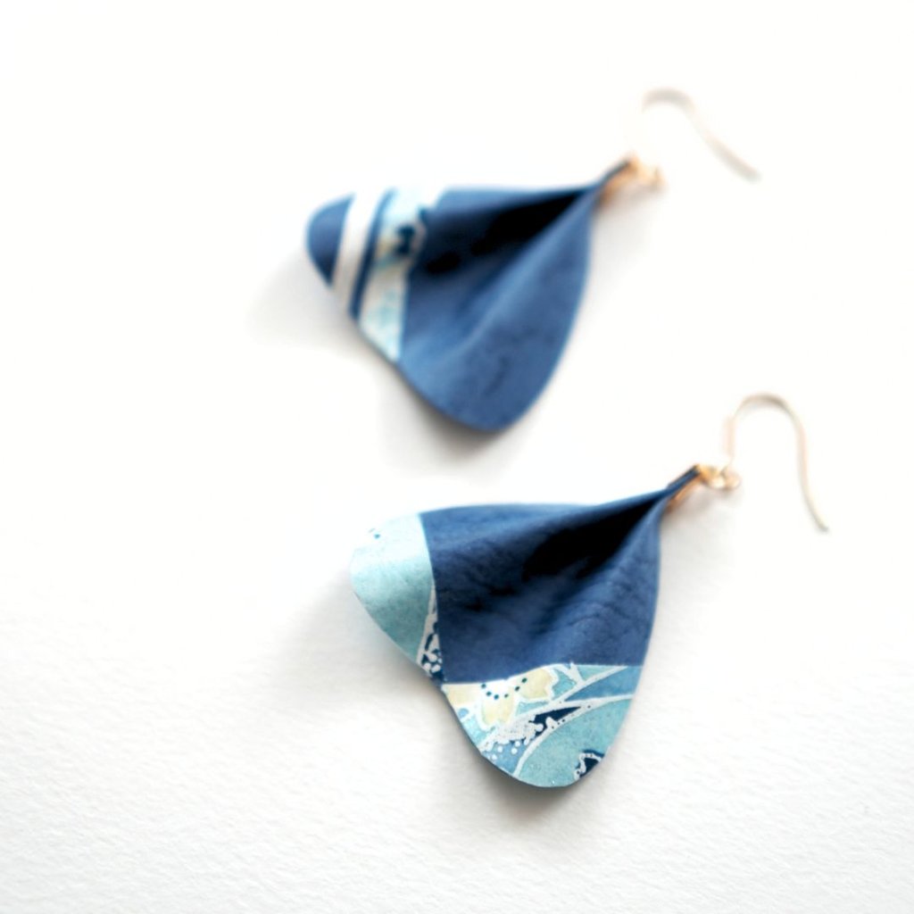 花守り｜伊邪那岐命 花びらピアス＆イヤリングの画像