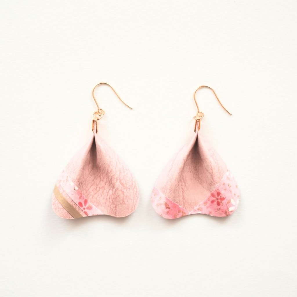 花守り｜伊邪那美命 花びらピアス＆イヤリングの画像
