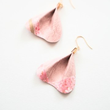 花守り｜伊邪那美命 花びらピアス＆イヤリングの画像