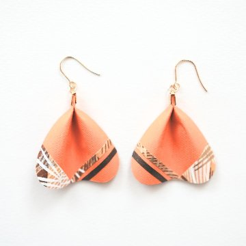 花守り｜猿田彦命 花びらピアス＆イヤリングの画像