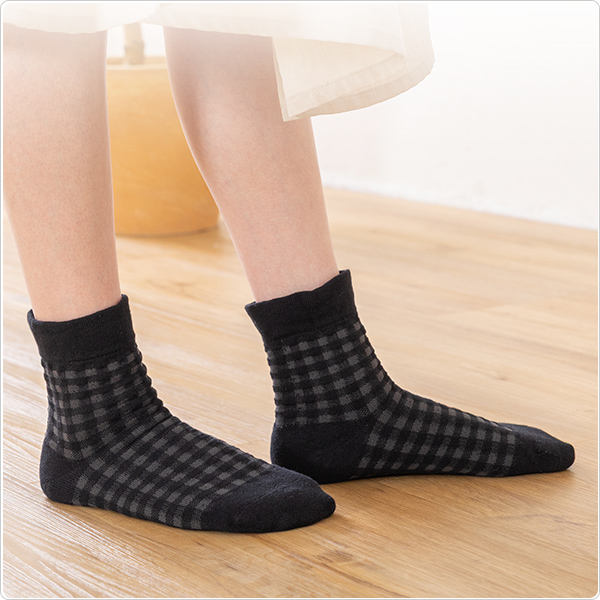かかとツルツル靴下（チェック柄）の画像