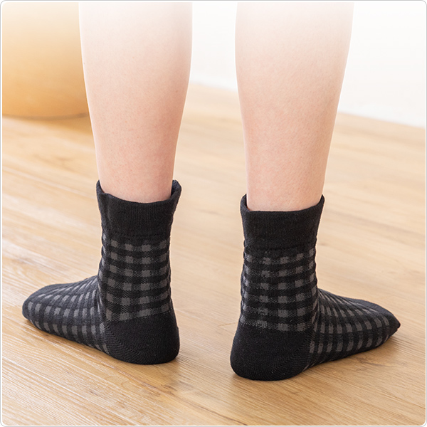 かかとツルツル靴下（チェック柄）の画像