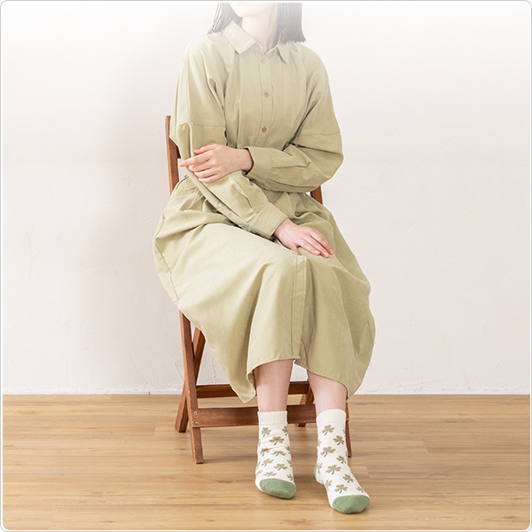 かかとツルツル靴下（クローバー柄・リーフ柄・ツリー柄）の画像