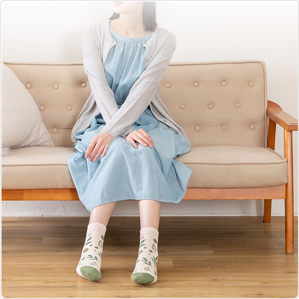 かかとツルツル靴下（クローバー柄・リーフ柄・ツリー柄）の画像