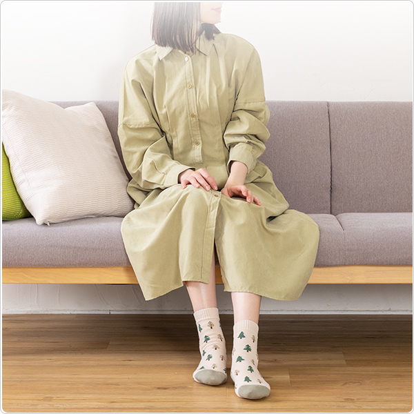 かかとツルツル靴下（クローバー柄・リーフ柄・ツリー柄）の画像