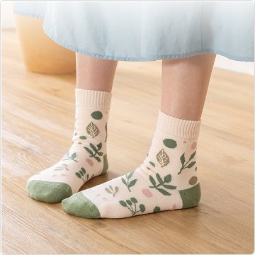 かかとツルツル靴下（クローバー柄・リーフ柄・ツリー柄）の画像