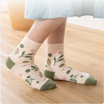 かかとツルツル靴下（クローバー柄・リーフ柄・ツリー柄）の画像