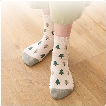 かかとツルツル靴下（クローバー柄・リーフ柄・ツリー柄）の画像