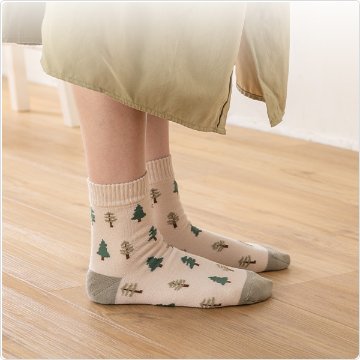 かかとツルツル靴下（クローバー柄・リーフ柄・ツリー柄）の画像