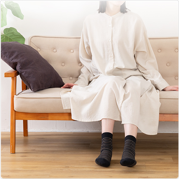 かかとツルツル靴下（細ボーダー柄）の画像