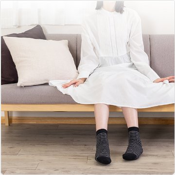 かかとツルツル靴下（細ボーダー柄）の画像