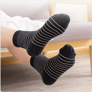 かかとツルツル靴下（細ボーダー柄）の画像