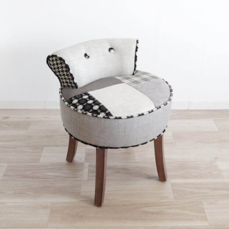 パッチワークスツール　椅子　ライトグレーの画像