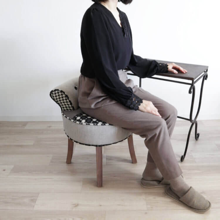 パッチワークスツール　椅子　ライトグレーの画像