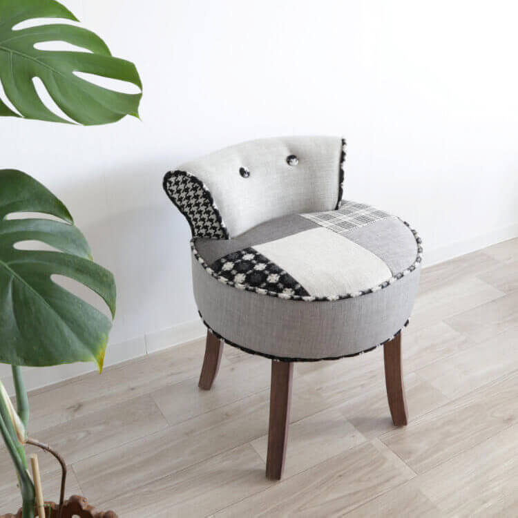 パッチワークスツール　椅子　ライトグレーの画像