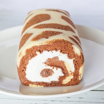 【送料無料】千鳥おばあちゃんの ロールケーキ（キリン柄）画像