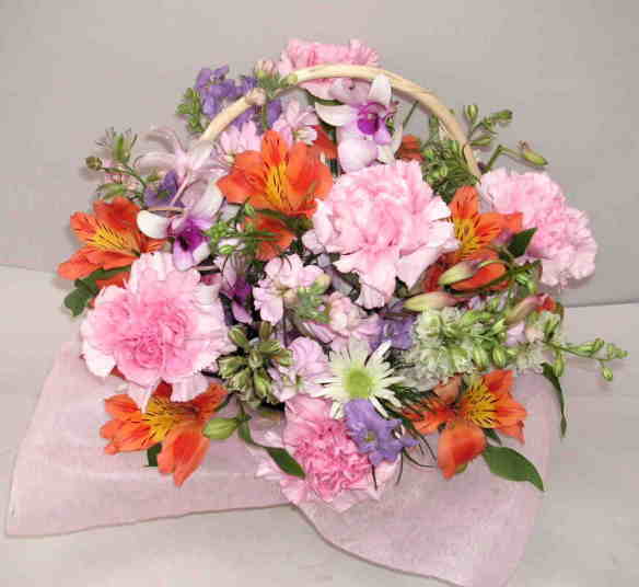 【オーキッドルビー】　蘭の華やかアレンジメントの画像