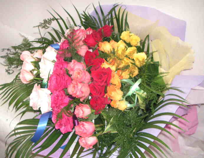 【レインボー】バラ７色の華やか花束画像