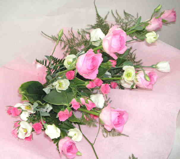 【ローザピンク】　バラたくさんの花束画像